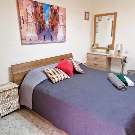 Saracini'S Homestay Attard Bagian luar foto