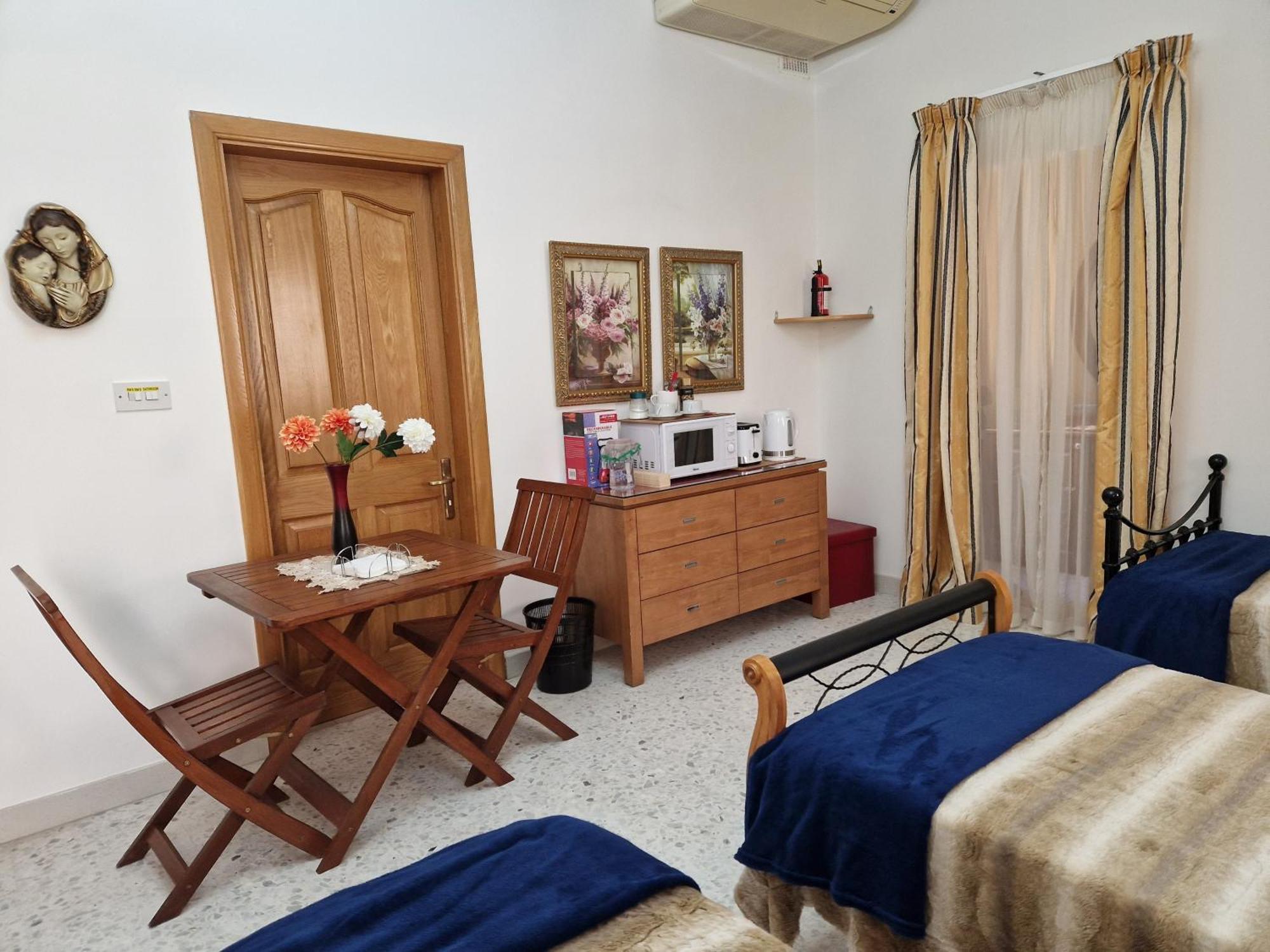 Saracini'S Homestay Attard Bagian luar foto